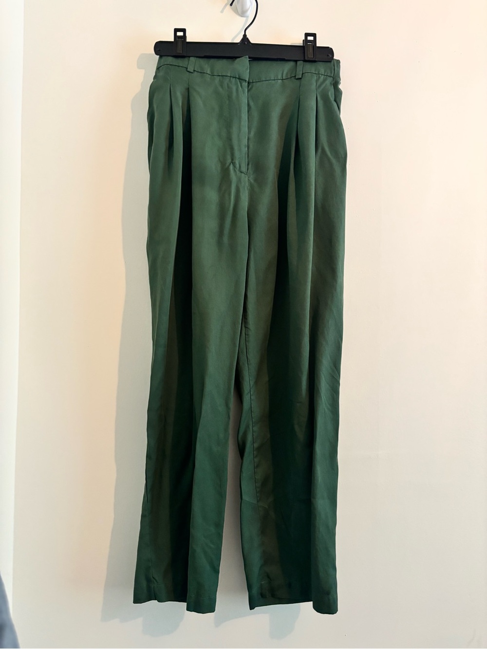 Green Pleated Women’s Trousers